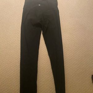 Lulu lemon leggings size 4! Really cute just don’t fit me
